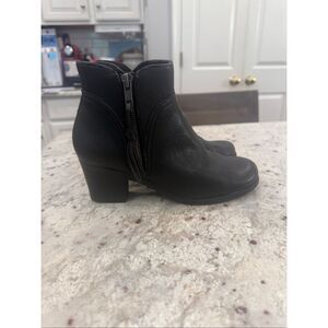 Aerosoles Heelrest Black Acrobatic Side Zip Boots sz 6.5